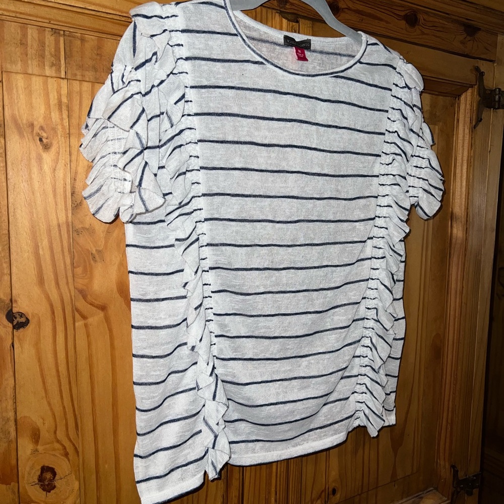 Vince Camuto lightweight white and navy striped top. SZ. XS. EUC